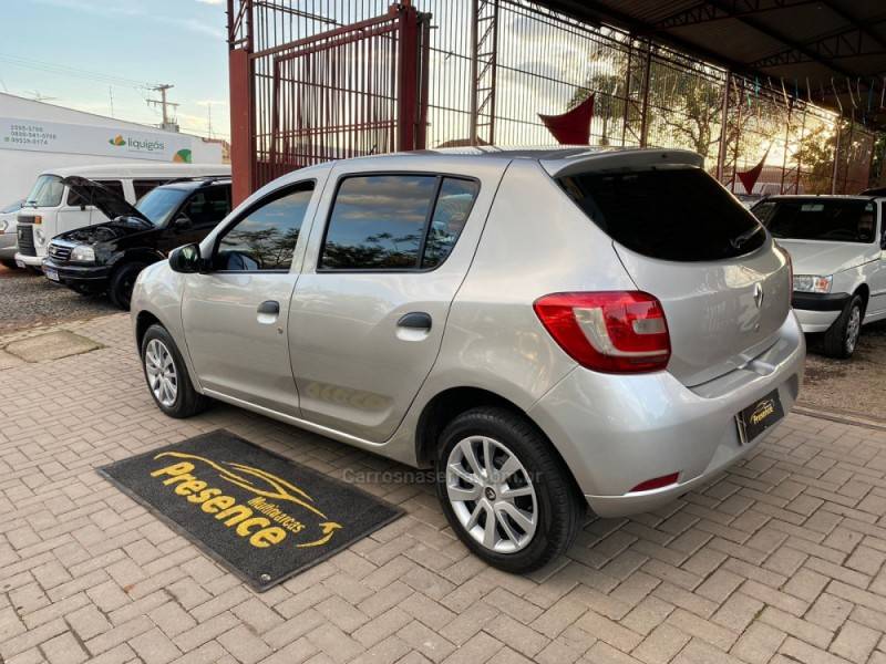 RENAULT - SANDERO - 2016/2016 - Prata - R$ 36.900,00